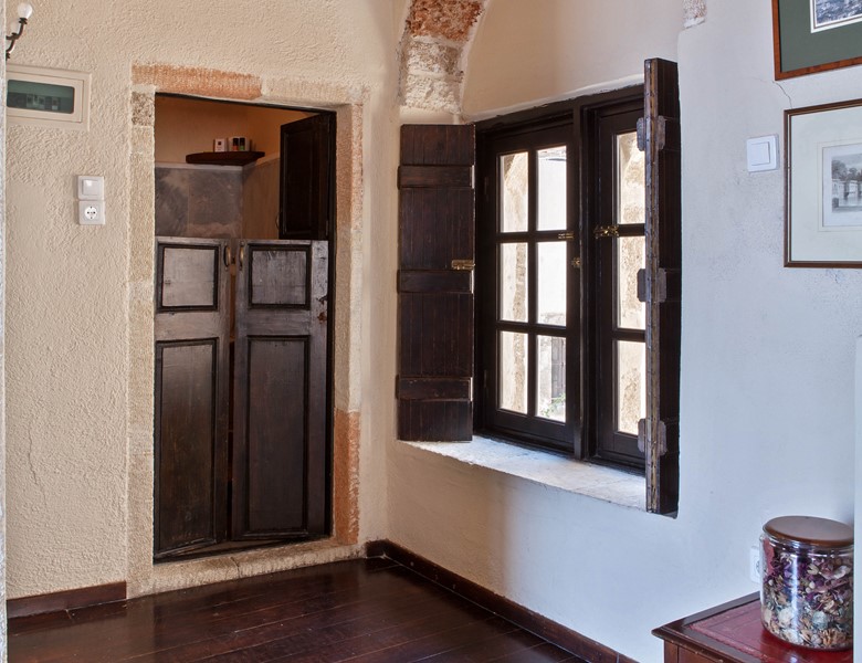 EXCLUSIVE COLLECTION