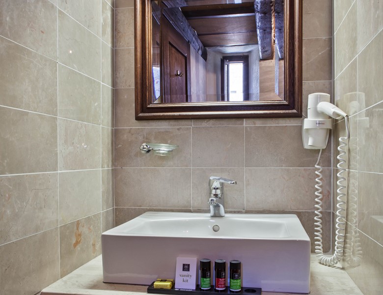 EXCLUSIVE COLLECTION