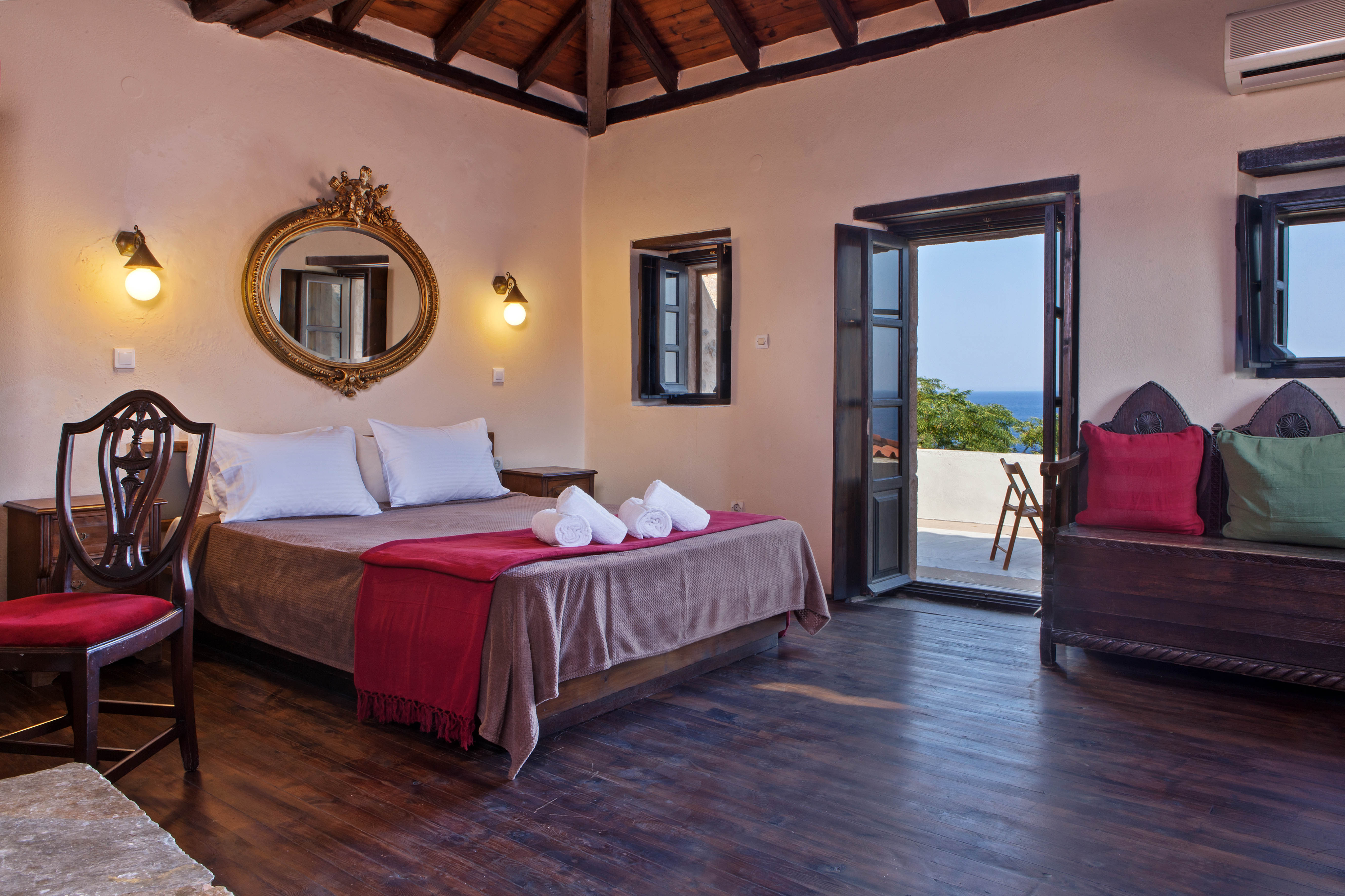 EXCLUSIVE COLLECTION