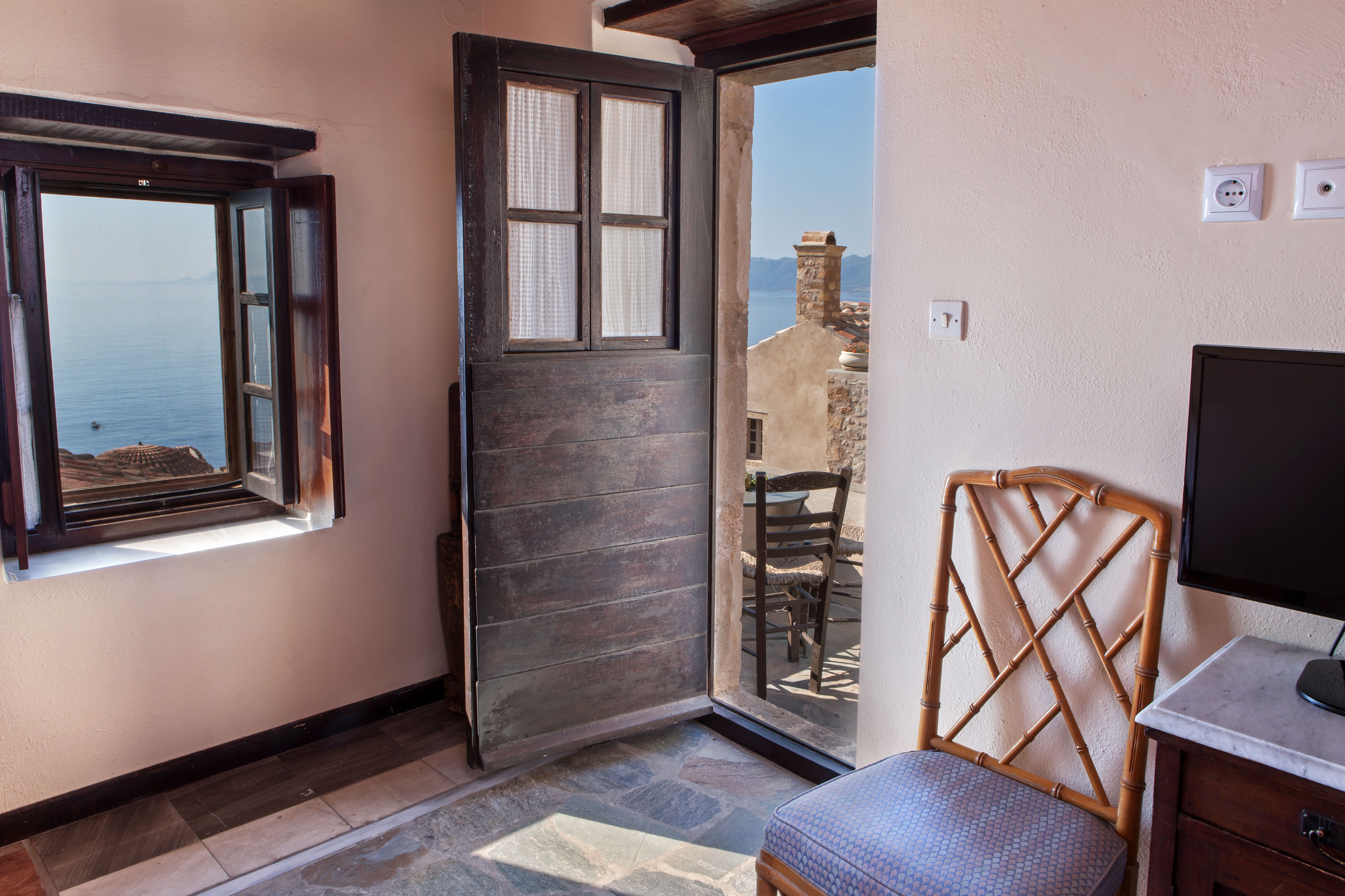 EXCLUSIVE COLLECTION